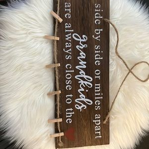 Hanging picture frame